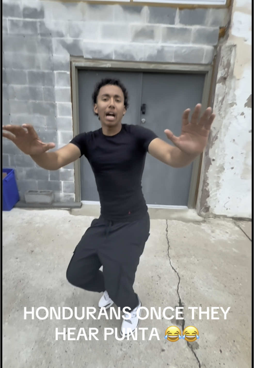 Hondurans once they hear Punta😂🇭🇳 #fyp #relatable #funnyvideos #honduras #punta 