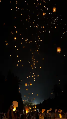 a timeless gift for a timeless moment 🏮✨ #waisakborobudur #waisak2025 #lanternfestival #borobudur #fyp 