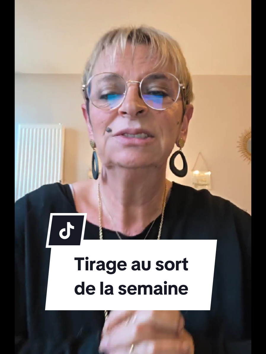 Felicitations à @louloute2823 tu gagnes le cadeau de la semaine, un bon d'achat de 20€ à valoir sur le site. Tu vas recevoir un email demain avec un code pour l'utiliser 😉 Merci à toutes pour vos commandes, 🥰 on se retrouve lundi prochain pour le prochain tirage au sort et le prochain cadeau de la semaine 🎁  #tirageausort #cadeau  #tiktoklive #livehighlights 