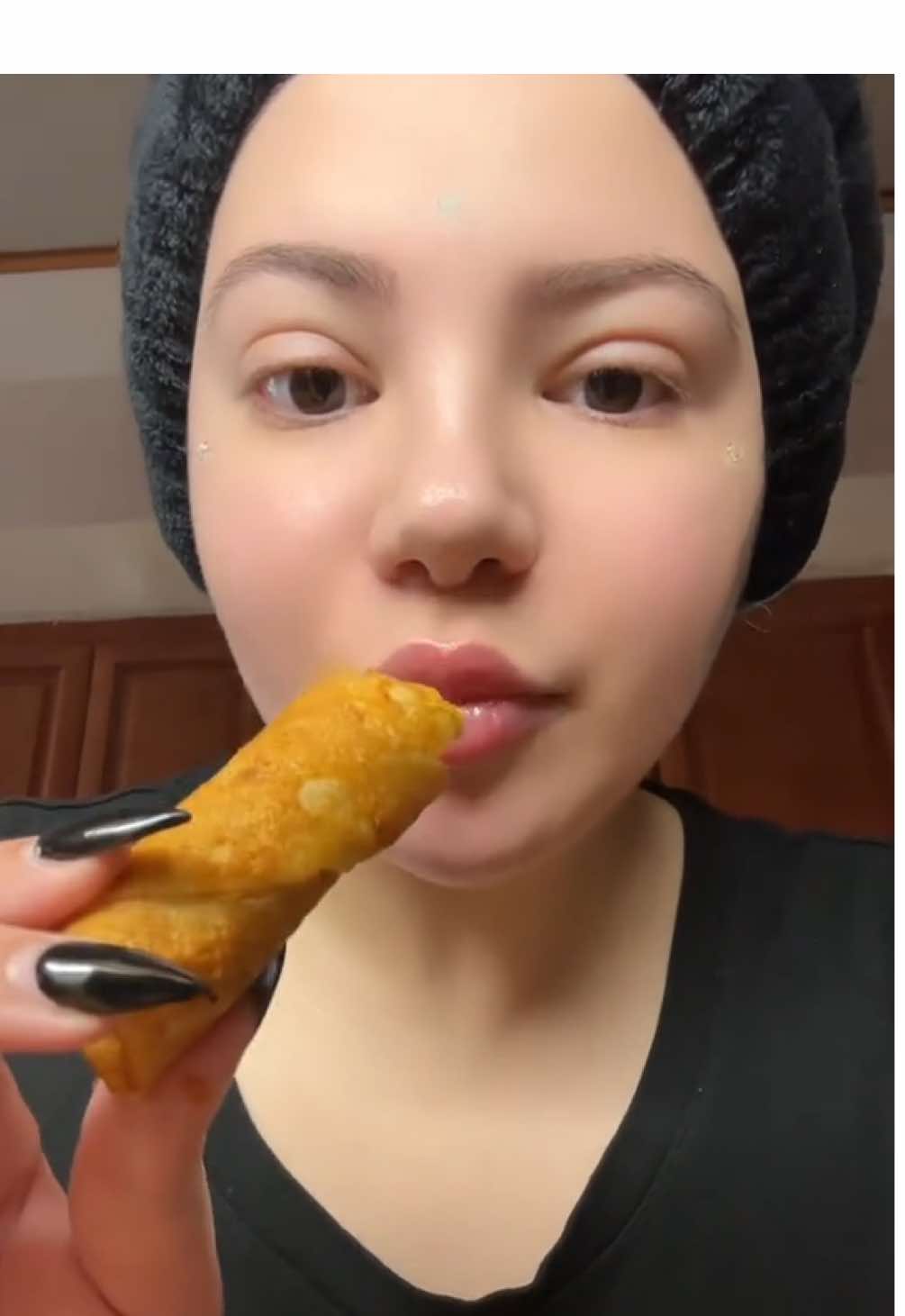 Love these taquitos @7-ELEVEN  #7eleven #711 #7elevengirl #gasstation #taquitos #gasstationfood #mukbang #mukbangeatingshow #eatwithme #munch #foodies #asmreating #pennsylvania 