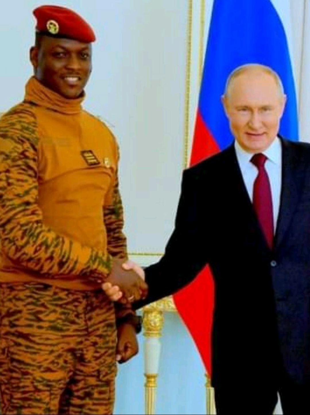 Ibraim Traoré na Rússia  @Vândalo Jr 🇲🇿 #palops🇲🇿🇨🇻🇬🇼🇧🇷🇵🇹🇦🇴🇰🇳🇸🇹🇹🇱 #traore #viagem #putin #fouryou #vaiprofy 