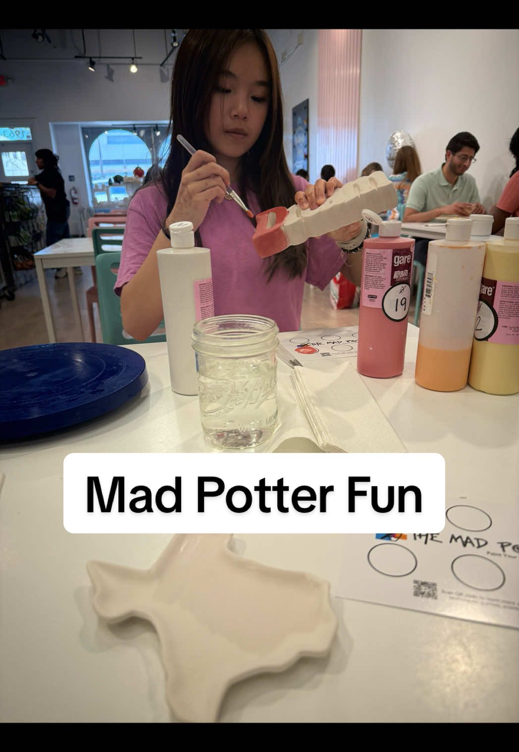 We checked out Madd Potter and had a lot of fun! It was very chill and it’s BYOB, or BYOD for the kids lol.  No reservations needed and no time limits. Also, the pottery was ready to be picked up in 4 days!  . . . . #houston #thingstodoinhouston #madpotter #kids #pottery 