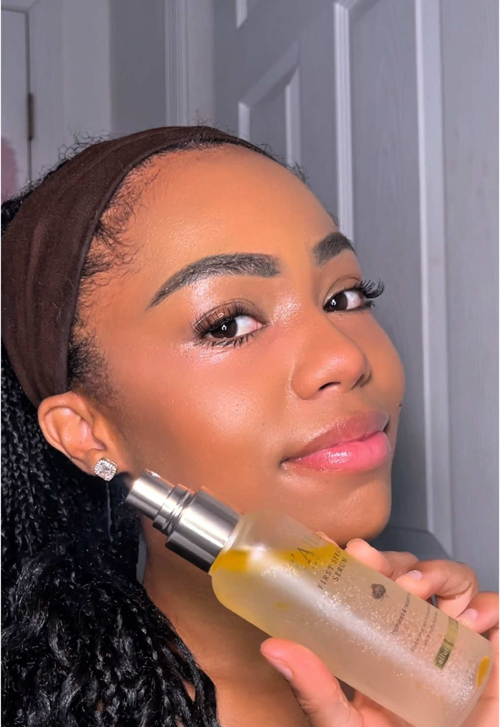 So obsessed with the d'alba White truffle first spray serum, leaving me with an instant glow through every step of my makeup ✨ @DALBA #dalba  #dalbasprayserum #summeressentials #moisturizingglow #truffleglow 