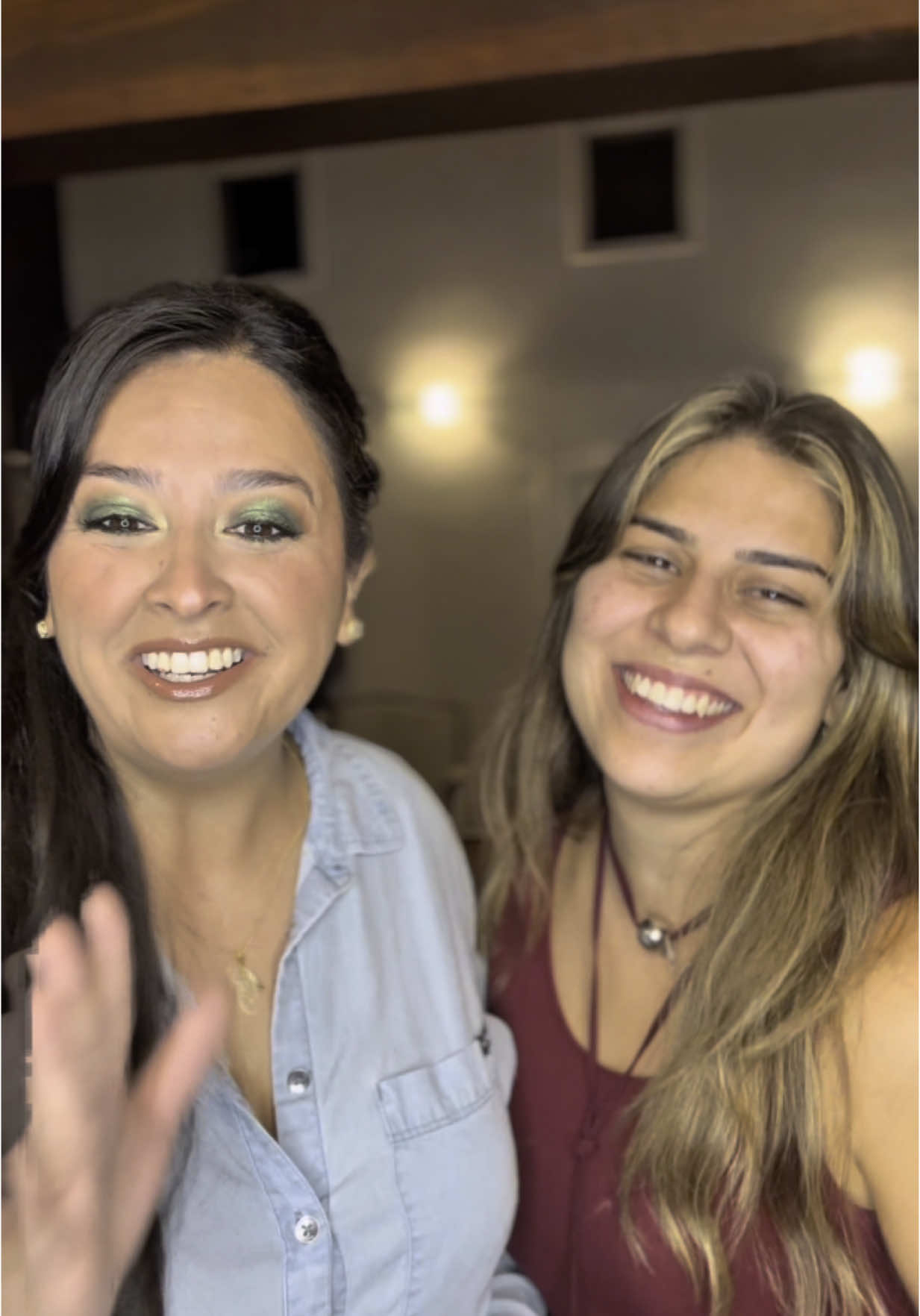 ✨GRACIAS SOL ✨ Fue un placer conocerte y me encantó el maquillaje que me hiciste! Me sentí hermosa en una noche súper especial para mi 🥹♥️ De Cosquin para el mundo! Si tenes una ocasión especial chica, Sol es la indicada 🤩🤩🤩 @solmarin.makeup  #fyyyyyyyyyyyyyyyy #argentina #cordobesa #fyp #minnesota #usa #tiktok #contentcreator #argentina🇦🇷 #estadosunidos #minnesota #makeup #maquillaje 