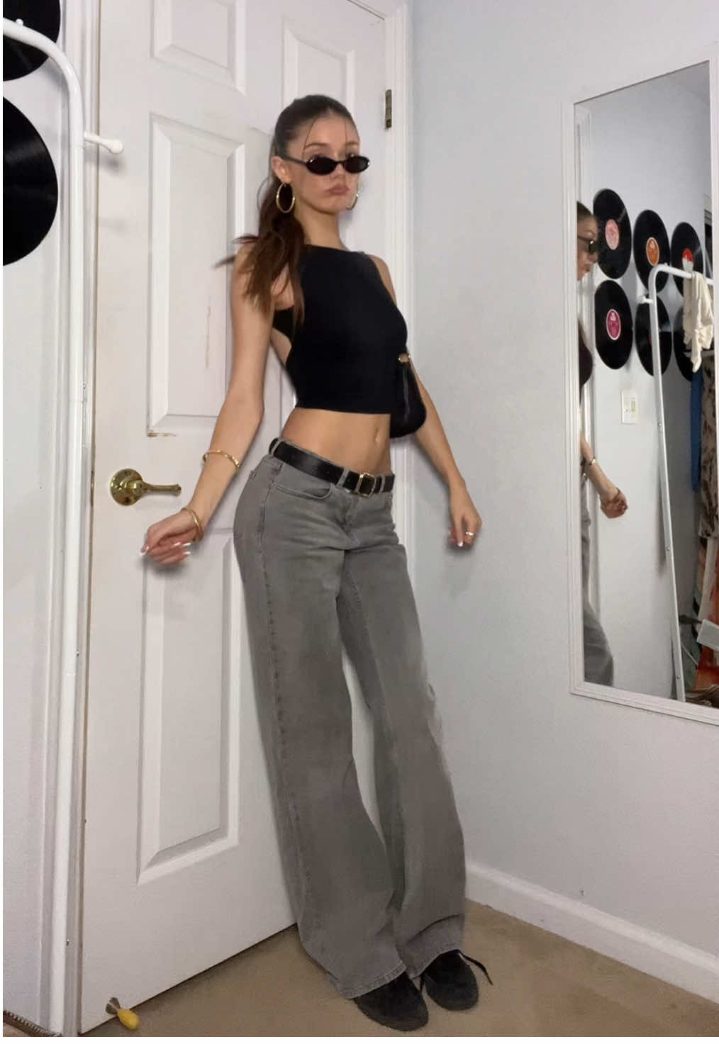 Outfit of the dayyy🖤 also sorry guys I’ve been sick for like a month now, but I’m finally getting better so more posts soon!!😘 #OOTD 