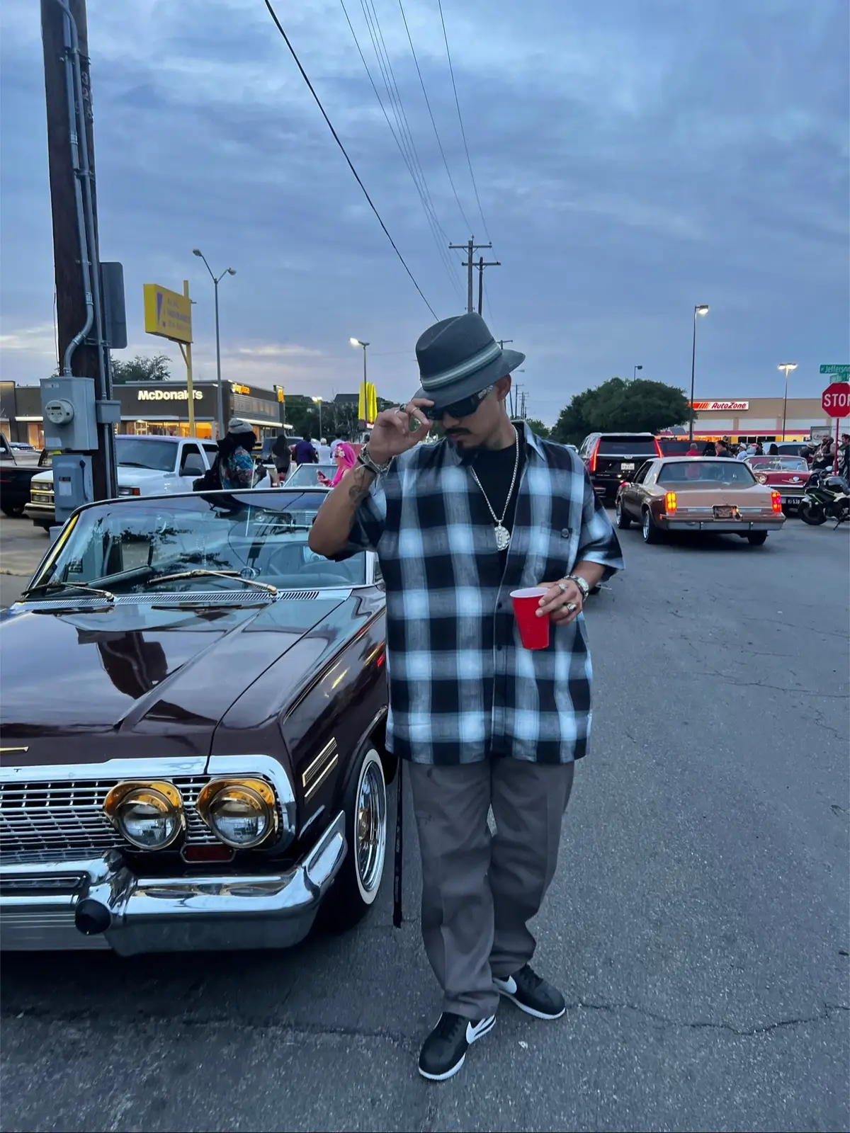 #lowridermagazine #fyp #cruising #lowridercars 