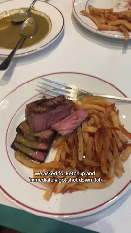 do you think this famous French restaurant is worth it? #steakfrites #steak #nycrestaurants #foodreview #lentrecote #nyceats #nycfood 