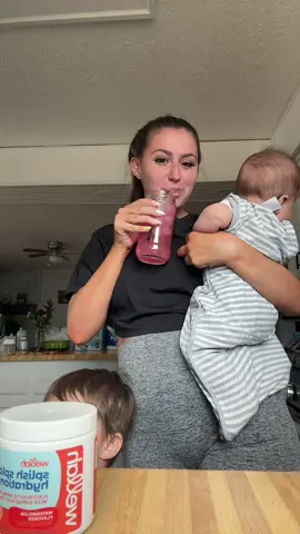 Being a mom is basically an extreme sport—hydration isn’t optional! 💪💦 Have you tried electrolytes to keep your energy up? #momhack #stayhydrated  #energyboost #thrivingandsurviving #momsoftiktokclub 
