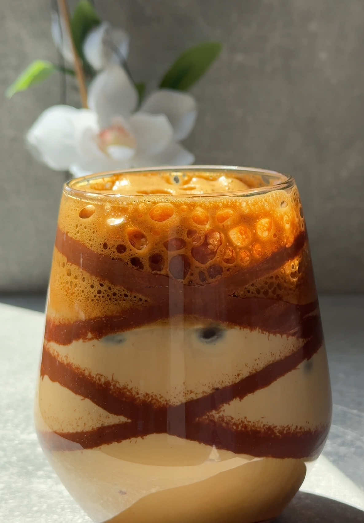 iced latte ☕️🧊🤤 #asmr #coffee #café #icedcoffeerecipe #coffeetiktok #coffeeaddict #coffeetok #coffeetime #Recipe 