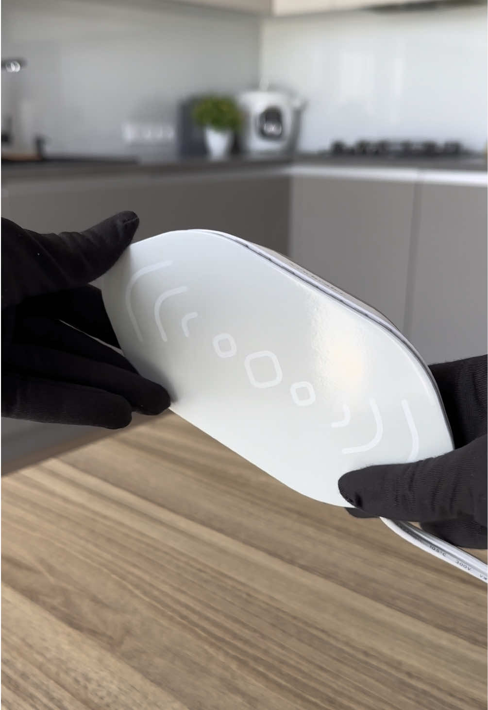 😱I bought a mini iron for myself and my friend🤯 #traveliron #tiktokshop #traveltiktok #giftideas #tiktokmademebuyit2025 #tiktokmademebuyit #gift #traveling #miniiron 