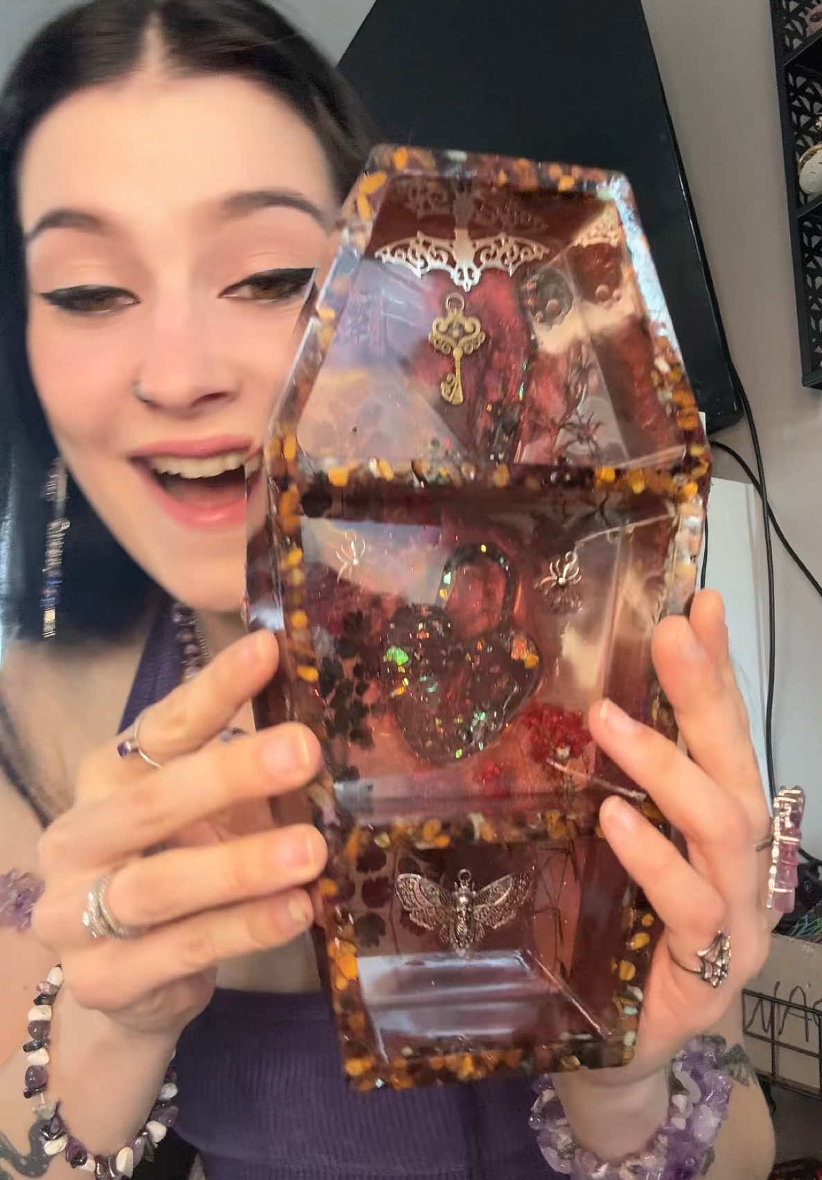 @Bre GIRL YOU ARE AMAZING 😭❤️ ilysm #jewelrytiktok #foryewwww #trendingvideo #fypシ゚viral #mysteryjewlerygirl #supportsmallbusiness #crystals #mysterybox #accessories #jewleryhaul #mystery #jewelry #jar #alttiktok #crystalsoftiktok #handmadejewelry #unboxing #Eyeliner #makeup #mua #accessories 