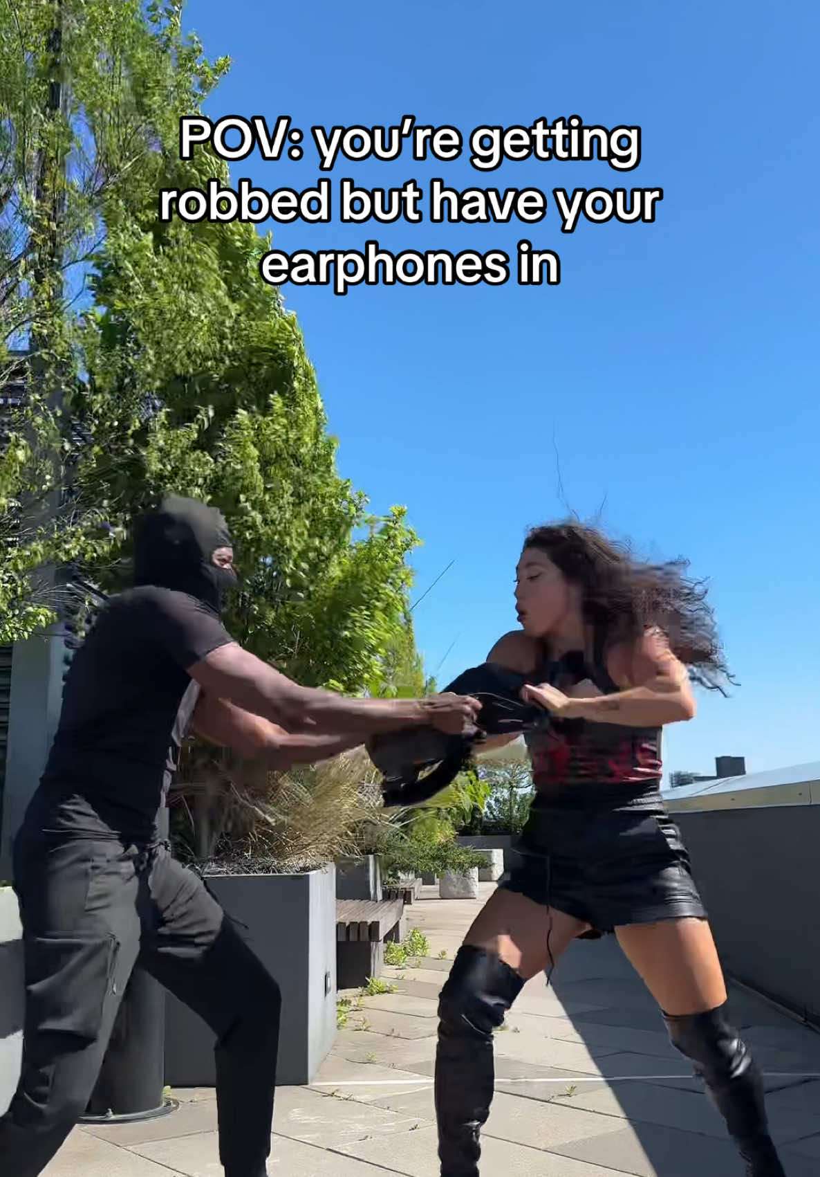 PSA: don't ever sneak up on me because I will react instinctively and will fight 😤 Also self defense 101: never have both earphones in and always be aware of your surroundings 🥷 #martialartstraining #martialartswomen #martialartsgirls #martialartslife