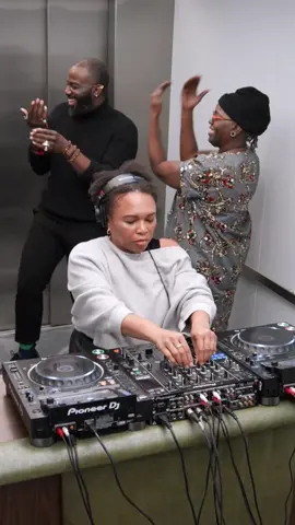 Chicago royalty behind the decks, DJ Lady D came to set it off.🛗🎛️🆙 Watch the full episode now at www.elevatormusic.live or stream on Apple Music 🎧🔊🔘 #ElevatorMusic #🛗 #djladyd #housemusic #soulful #ChicagoHouse #djset #dj