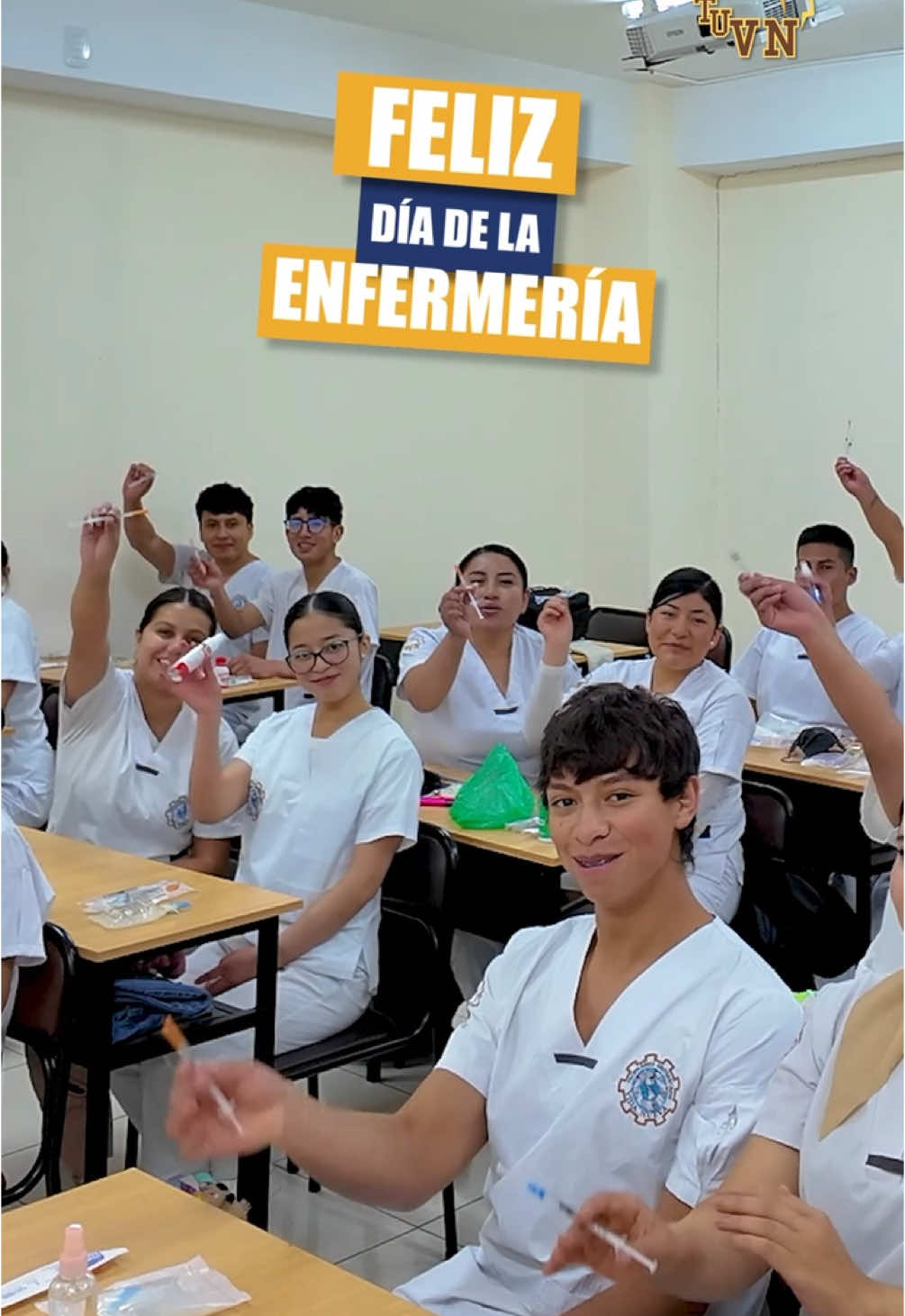 ¡Hoy celebramos el Día de la Enfermería en el Tecnológico Universitario Vida Nueva! 🩺🌟 Conmemoramos con orgullo a nuestros docentes y futuros profesionales en enfermería, quienes con vocación, entrega y corazón se preparan para cuidar vidas y marcar la diferencia en el mundo. Gracias por elegir una carrera que transforma con empatía, compromiso y amor. ¡Feliz Día de la Enfermería! En TUVN celebramos su esfuerzo, pasión y dedicación. #DíaDeLaEnfermería #SomosTuVN #VidaNuevaChallenge #VocaciónQueInspira #EnfermeríaTUVN #CuidarEsUnActoDeAmor #OrgulloTUVN