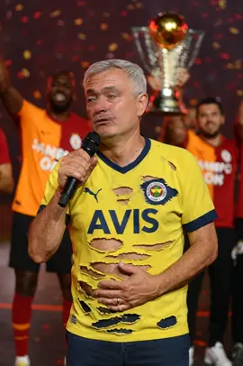 Mutluluk Kapımı Çalmadı Giti  Mourinho canlı performans  #⭐⭐⭐⭐⭐ #şampiyongalatasaray #yükleniyor⭐⭐⭐⭐⭐ #♥️💛 #5yıldızyükleniyor #galatasaray #cimbombom #mourinho #fenerağlama #gs #yapayzeka #şampiyoncimbom #tiktokyapayzeka #bayancimbom #yapayzekags #müslümbaba #müslümgürses  #mutlulukkapımıçalmadıgitti 