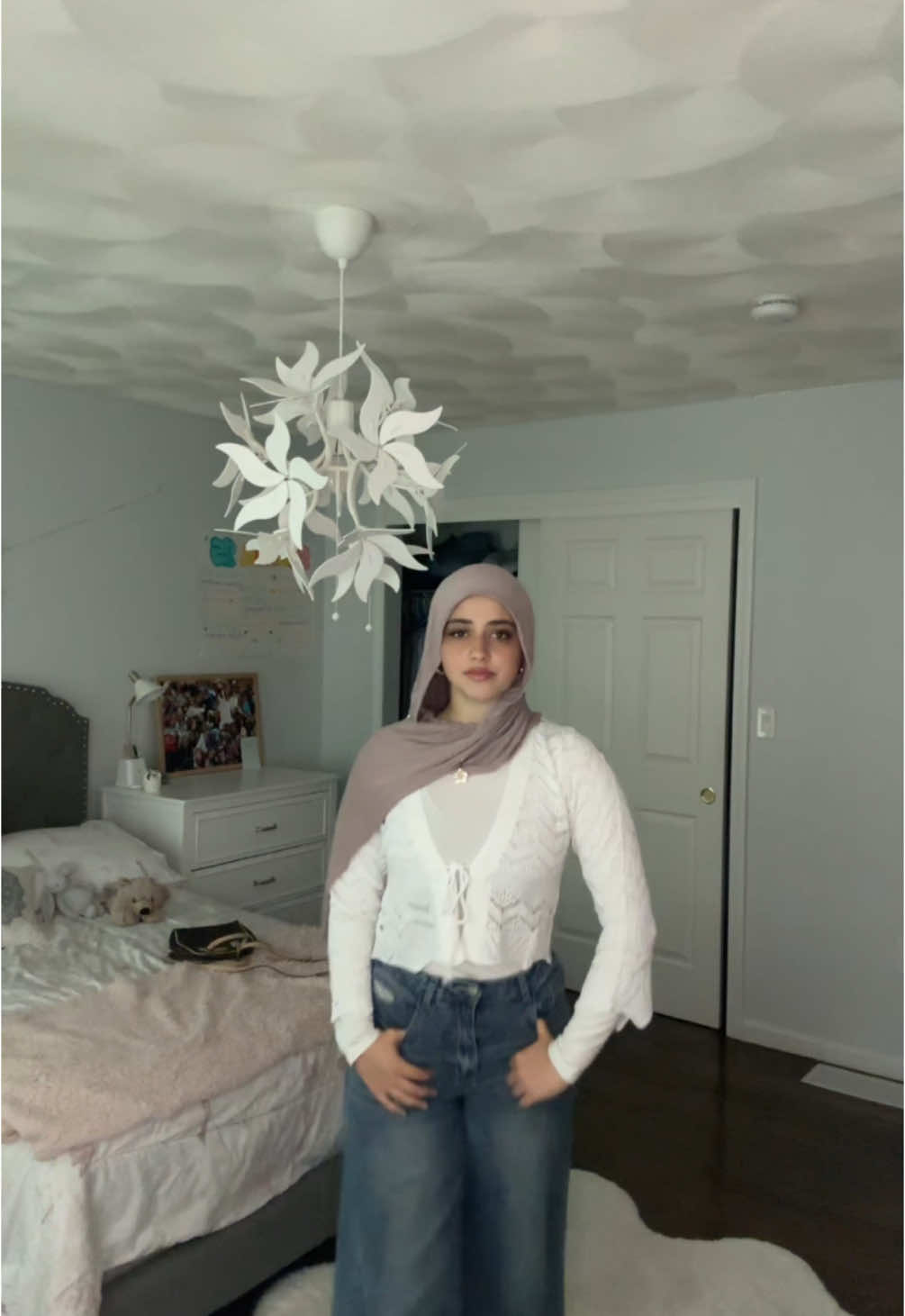 outfit of the dayyyy i finally tried this hijab and am in inloveee #outfit #hijabi #hijab #cute #fitcheck #jeans #arabic #arab #fyp #viral #fypppp #xyzbca 