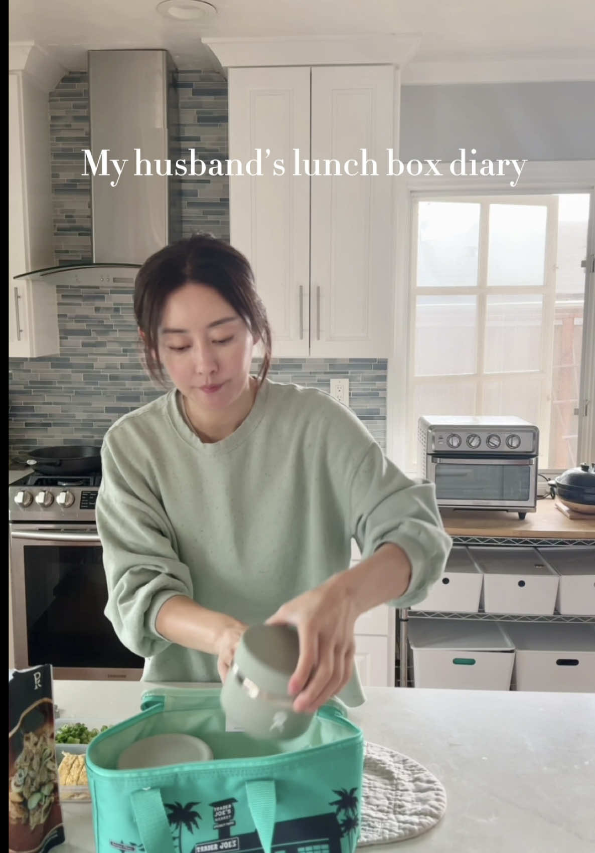My husband’s lunch box diary Monday : Korean Jjamppong 韓国ちゃんぽん / 짬뽕 Tuesday : Hayashi Rice  ハヤシライス / 하이라이스 Wednesday : Spicy Pork Bulgogi  チェユックポックム(豚肉の辛炒め) / 제육볶음 Thursday: Seaweed Soup  ミヨッグッ(わかめスープ) / 미역국 Friday : Soy Sauce Pork Bulgogi 醤油味のチェユックポックム / 간장제육볶음