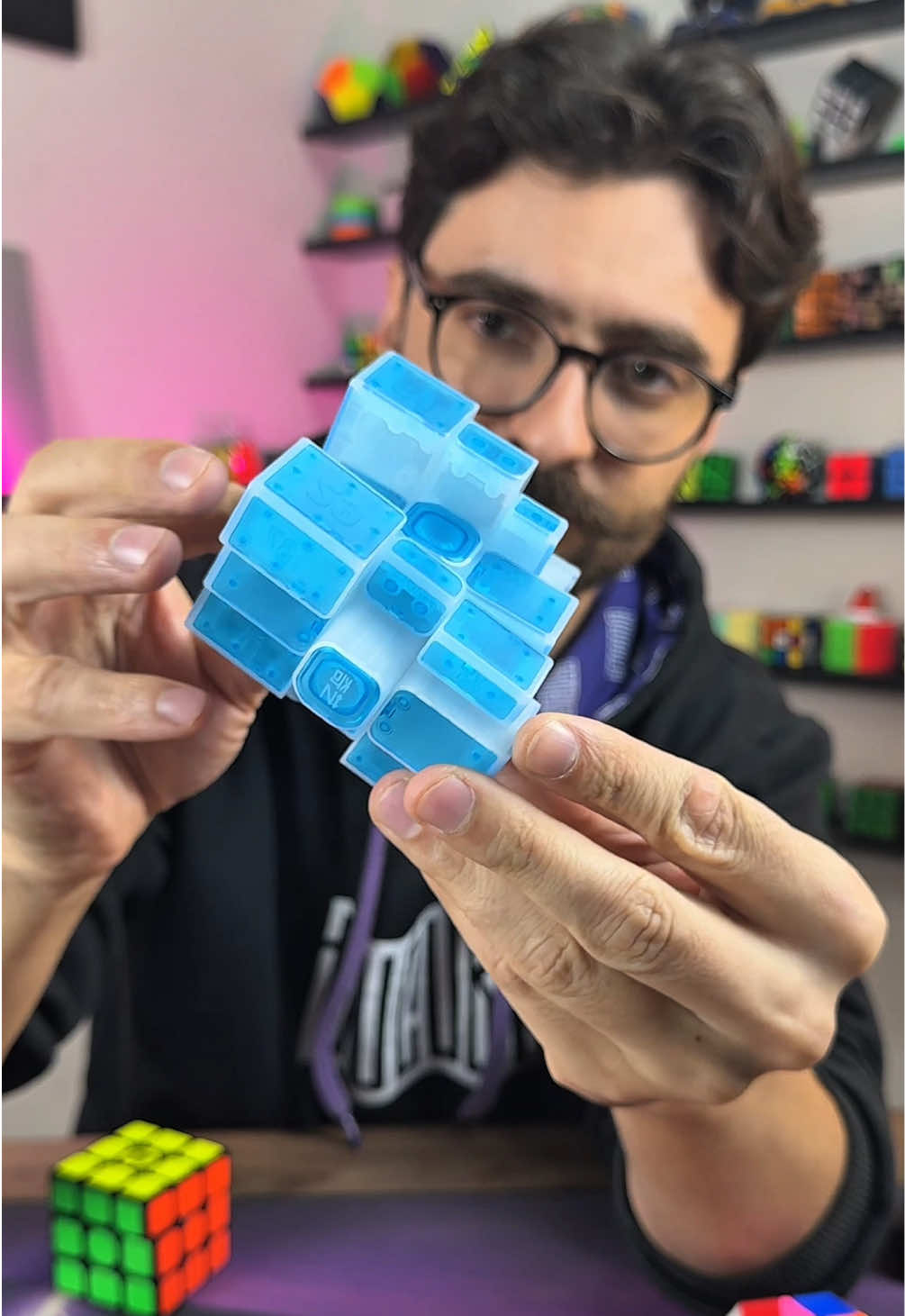 Parece um cubo mágico de gelo. Esse é o Mirro Blcoks Ice Amber, e está disponível na ONCUBE, link na Bio. #cubomagico #oncube #cubomagicobrasil #rubiks #speedcube #rubikscube #rubik 