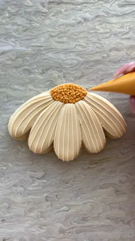 🌼 #kianadecorates #decoratedsugarcookies #bakersoftiktok #cookies #royalicing #decoratedcookies #cookiedecorating #cookiesoftiktok #dessert #satisfying    #oddlysatisfying