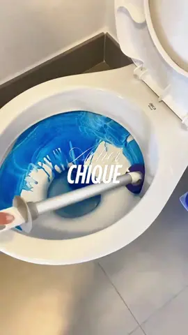 #creatorsearchinsights  Ainda usando escova tradicional no banheiro? Essa aqui é muito mais higiênica! Ela tem refis descartáveis com detergente, não precisa encostar na sujeira e ainda tem haste longa pra alcançar tudo! Banheiro limpinho e mãos protegidas! Clica no link da bio ou copia e cola o link aqui dos comentários!  @acheichiquedacarol  @acheichiquedacarol  @acheichiquedacarol  #AcheiChique #FlashLimp #BanheiroOrganizado #LimpezaPrática #CasaSimplesEBonita #AchadinhosShopee #DicaBoa #BanheiroClean #OrganizaçãoComEstilo