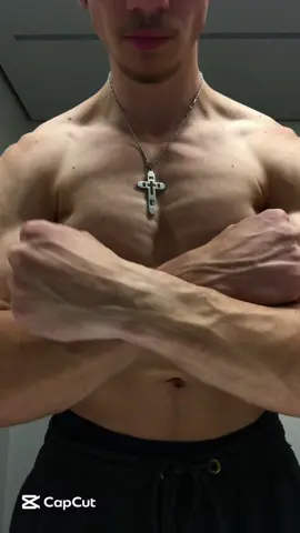 Carbed up / Day 16 of posting #GymTok #fyp #natty #bulking #veins #veinyarms #aesthetic #Fitness #gymbro #upperbodytraining #prep #increasingcalories #bodybuilding @simonka💋 