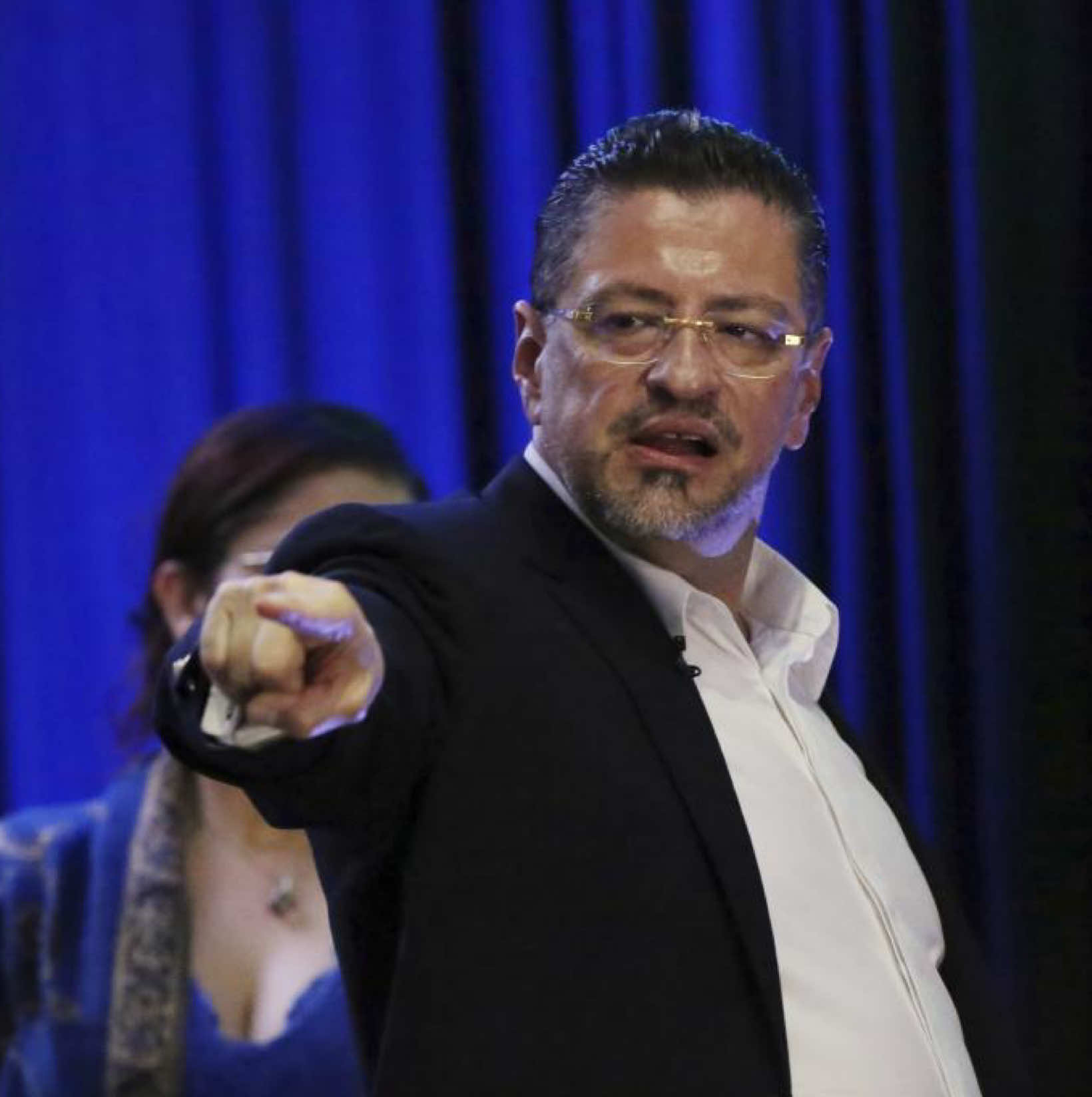 Rodrigo Chaves llegó a rendir cuentas, pero se fue de campaña. Un discurso lleno de emociones y ataques, sin datos ni respuestas claras. Oficialmente, arrancó el 2026. #costarica #nopasanadacr #welcometochepe #noticiascostarica #costarica🇨🇷 