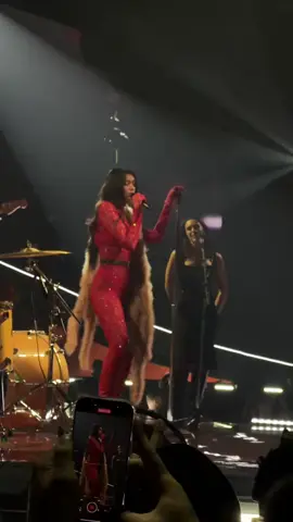 Dua Lipa performing Me Gustas Tu by Manu Chao as tonight’s cover song! RadicalOptimismTourMadrid