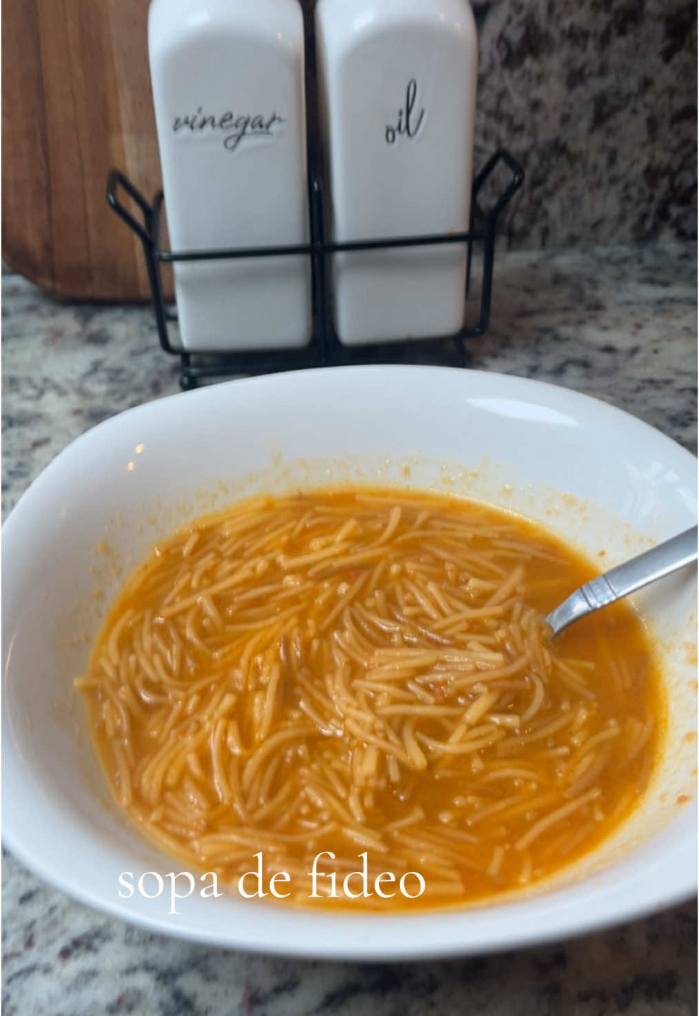 Hello besties 🤍✨ make sopa de fideo with me for the first time. #cookwithme #sopadefideo #parati #cocinaconmigo 