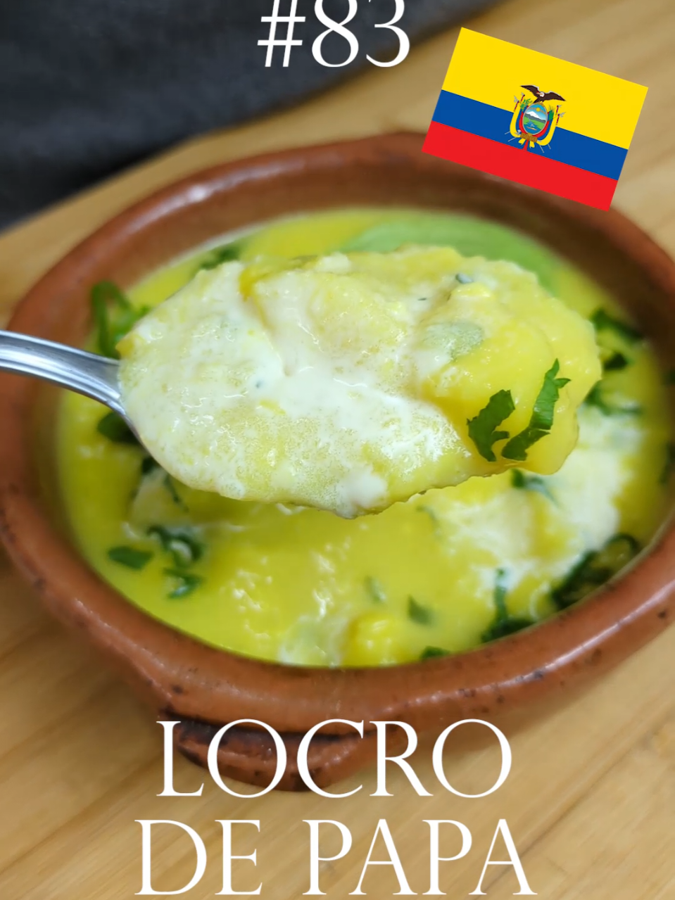 100 formas de hacer papas - #83 Locro de Papa Inauguramos oficialmente la temporada de invierno con esta sopa que viene de Ecuador! Se llama Locro de Papa y es espectacular para luchar contra el frío. Primero, porque es muy fácil de hacer, solo cocinás los ingredientes en una cacerola y listo, ni siquiera tenés que mixear! Segundo, porque se hace con ingredientes que seguro tenés en tu casa. La simpleza en su máxima expresión! PREPARACIÓN 1) Pelar, lavar y cortar en cubos 3 papas medianas (750 aprox.), unas cebollas de verdeo (o cebolla blanca) y unos dientes de ajo. Rehogar primero las ultimas dos verduras en una cacerola de fondo grueso con un poco de aceite de achiote (la receta original es así, y el aceite se prepara dejando el achiote en grano -lo consiguen en dietéticas- unos minutos, pero también pueden reemplazar por un poco de aceite con pimentón y cúrcuma), con sal. Una vez que ablanda sumar la papa, condimentar con sal, pimienta y comino. Tapamos y dejamos cocinar unos minutos hasta que la papa esté tierna. 2) Mientras, nos cortamos una papa chica extra en cubitos, queso fresco (pueden usar el típico queso fresco venezolano, pero yo usé cuartirolo firme y funciona bien también) y un poco de cilantro. Una vez que la papa está tierna, la pisamos con el cucharon o un pisa papas hasta que la sopa quede con una textura más o menos homogénea. Agregamos una taza de leche entera, la papa, el queso y el cilantro. Rectificamos de sal, tapamos y dejamos cocinar. 3) Una vez que los cubitos estén tiernos pero no lleguen a desarmarse, servimos. La gracia es que se mezcle la sopa con la papa pisada con los trocitos de papa del final que estén enteros. Servir con más queso, palta o aguacate la parte verde del verdeo y cilantro picado, y disfrutar! #fyp #100formasdehacerpapas #asmrfood #food #sopa #soup 