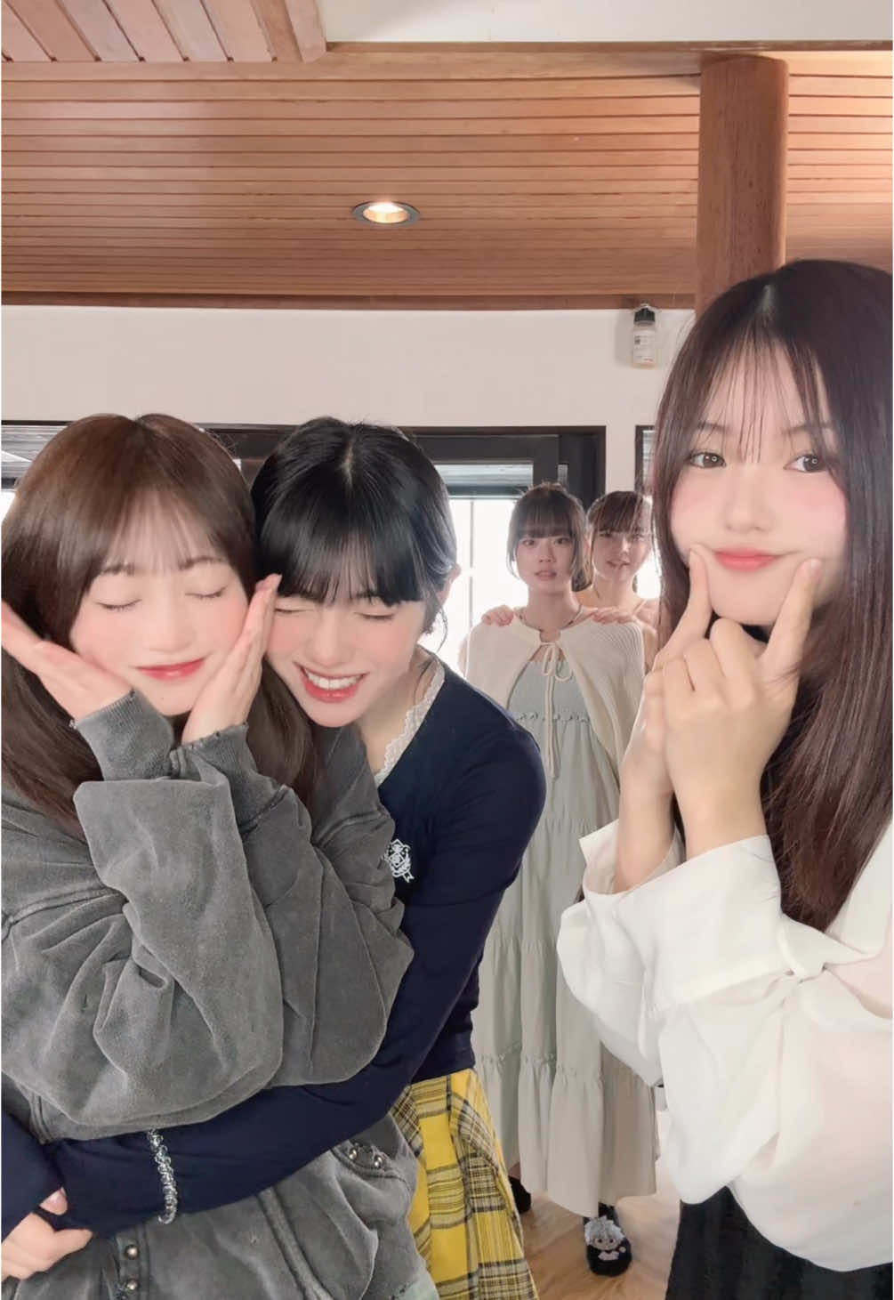 みんなおはよう今日も頑張ろうね@向井 怜衣 @平松想乃／ひらまつその @田仲埜愛(のあ) @古園井 寧々(こぞのい ねね) @めがん 