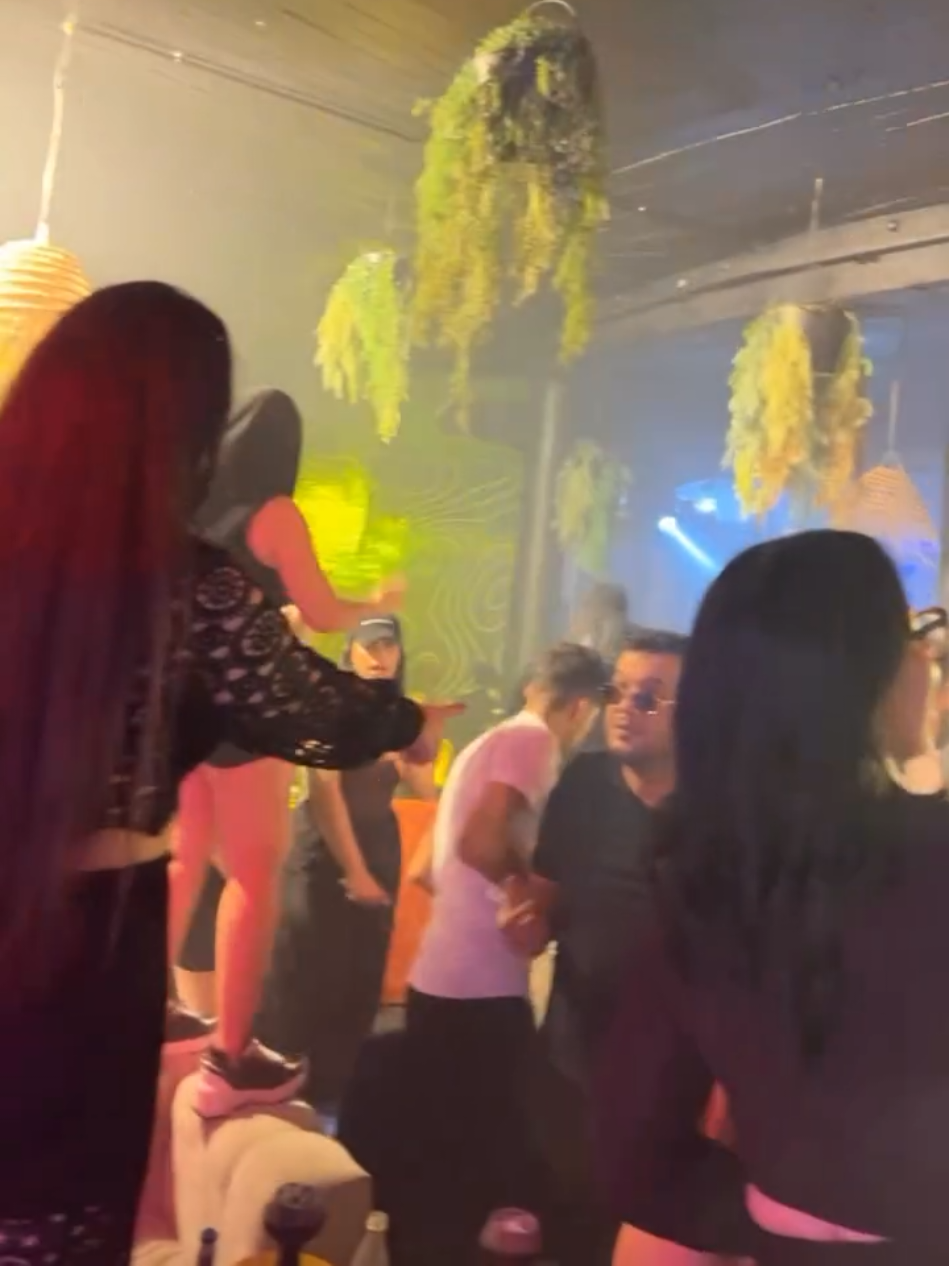 Zebra Club 🦓 A.L.A 🔥 #tunis #تونس🇹🇳 #تونس #tunisbynight #tunisia🇹🇳 #tunisie #tunisia #الشعب_الصيني_ماله_حل😂😂 #fyp #وينك_بعد_نص_الليل #winek_baad_nos_lile #raptunisie #zebraclub #zebra 