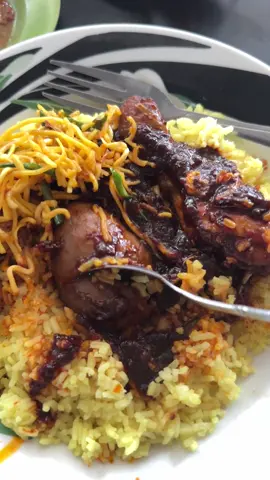 Sarapan Spesial dengan Nasi Kuning Enak & Gurih #nasikuning #sarapanpagi #flypシ #kulinertiktok 