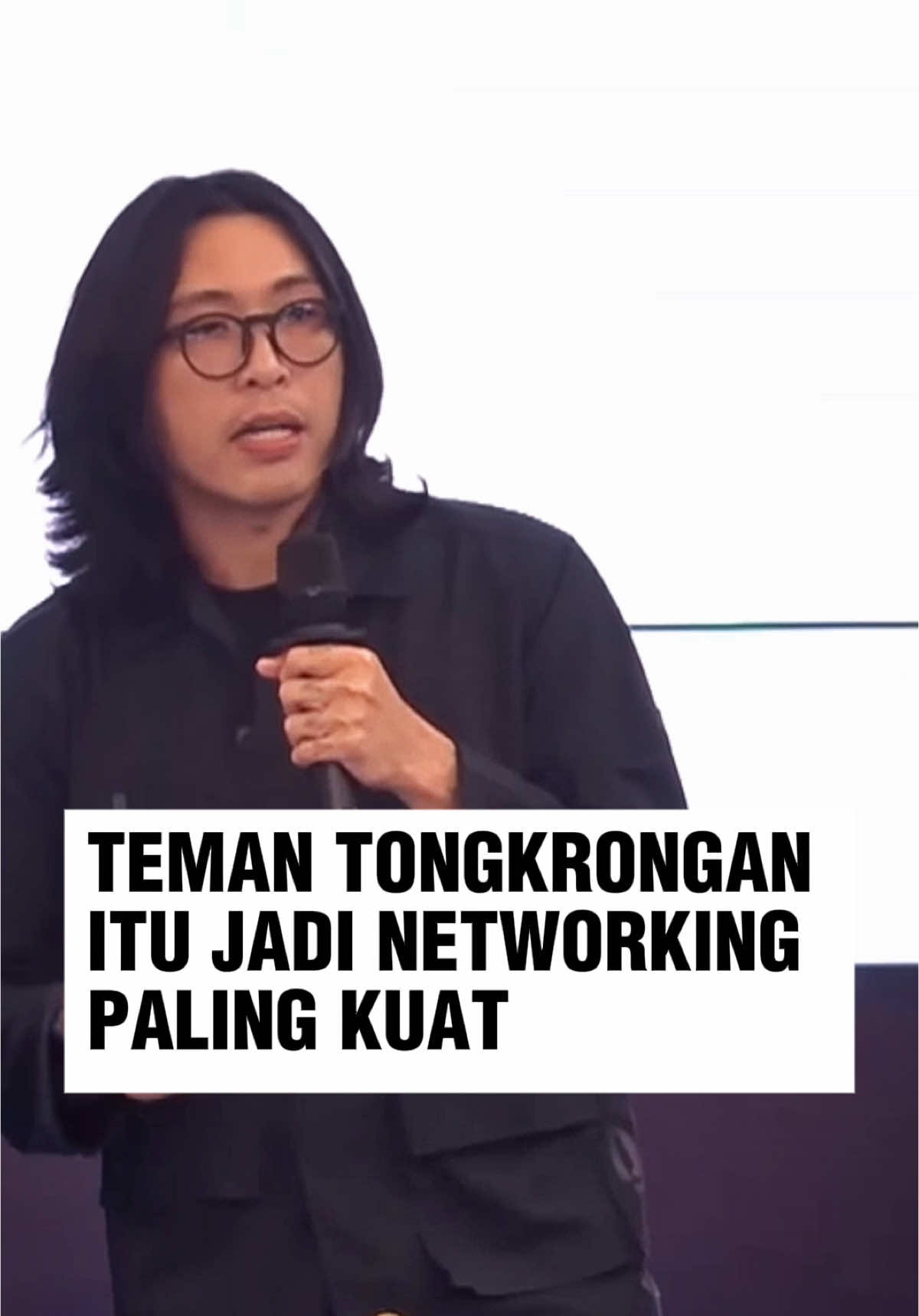 Dokter sekaligus entrepreneur, Tirta Mandira Hudhi, mengatakan generasi muda perlu belajar membangun jejaring sedini mungkin.  Hal itu karena kemampuan akademis saja tak cukup untuk menjadi modal kesuksesan di masa depan. Setiap orang perlu dukungan networking untuk bisa sukses. Dokter Tirta meyakini, teman tongkrongan akan menjadi jejaring terkuat di masa depan. #DokterTirta #TemanTongkrongan #Networking #Jejaring