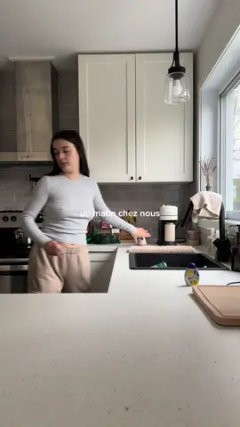 le retour des deuxièmes trous !!!! 👂🏻✨☕️ #Vlog #morning #routine #mom #quebec 