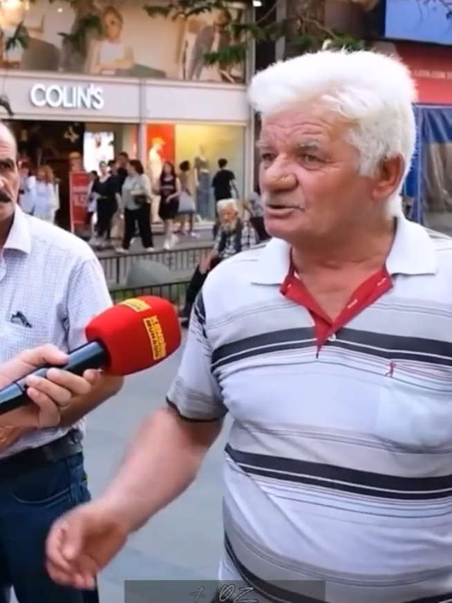 Kemalist vatandaştan atatürk savunması : : : : : #anılar #keşfet #keşfetteyizzz #öneçıkar #öneçıkart #gündem #gündemdekiler #siyaset #sokakröportajları #sokakröportajı #vatandaş #atatürk #türkiye #mikrofon #haber #fabrika #saray #fypシ゚ #fypage #page #foryou 