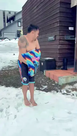 ขาวนุ่มแต่มุดไม่ลง เขินเลย🤣🤣 เย็นขาแข็ง #hokkaido #niseko #เที่ยวรอบโลก #aroundtheworld #ชีวิตติดเที่ยว #japan 