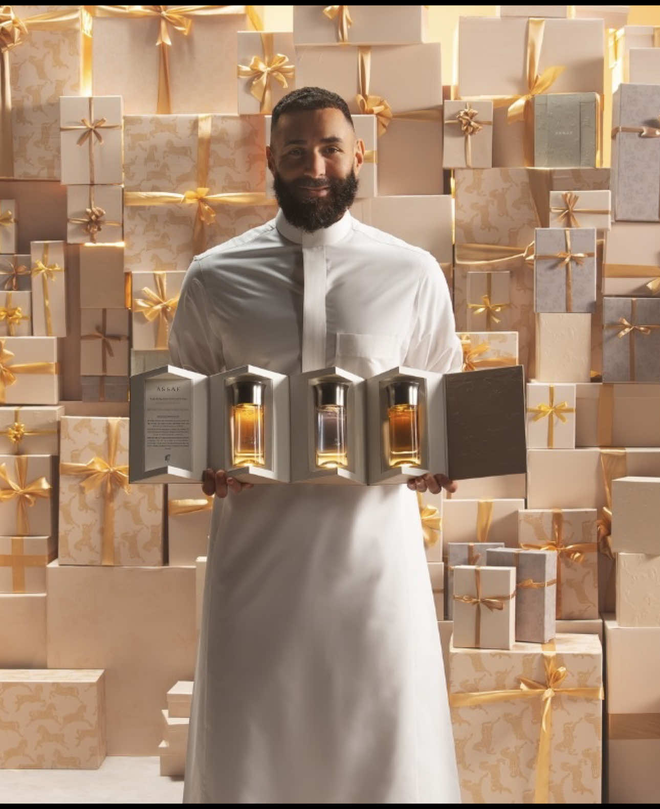 مجموعة بيقاسوس عساف بيقاسوس وايلد - 100 مل بيقاسوس بخور - 100 مل بيقاسوس بورينو - 100 مل ملاحظة : العطور مناسبة للجنسين،   هدية وكأنه لوحة رسمتها أنامل الإبداع، ليكون أكثر من مجرد هدية.. إنه وعدٌ برائحة تأسر الحواس البوكس معاه شنطه وكرتونه عساف وكيس قماش وكيس عساف داخلي السعر ب 4950 بدل 5500 لمدة اسبوع