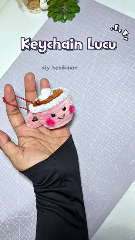 Bikin ganci lucu bentuk cangkir dari kawat bulu #diybebikinan #kerajinantangan #kreasikawatbulu #kawatbulu #serunyabelajar #gancikawatbulu #kreasikawatbulu #pipecleanerart #bagcharm #diygantungankunci #gancikawatbulu #fuzzywirecraft #fuzzywire 