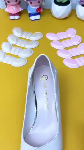 Mais conforto para seus pés! 👣✨ O Par de Protetores de Calcanhar alivia a pressão e previne calos e atritos no tendão de Aquiles. Adesivo, discreto e disponível em 3 cores para usar com qualquer sapato. https://s.shopee.com.br/7AQxPB25Vy  #ConfortoNosPés #ProtetorDeCalcanhar #PalmilhaAdesiva #SemCalos #SapatoConfortável