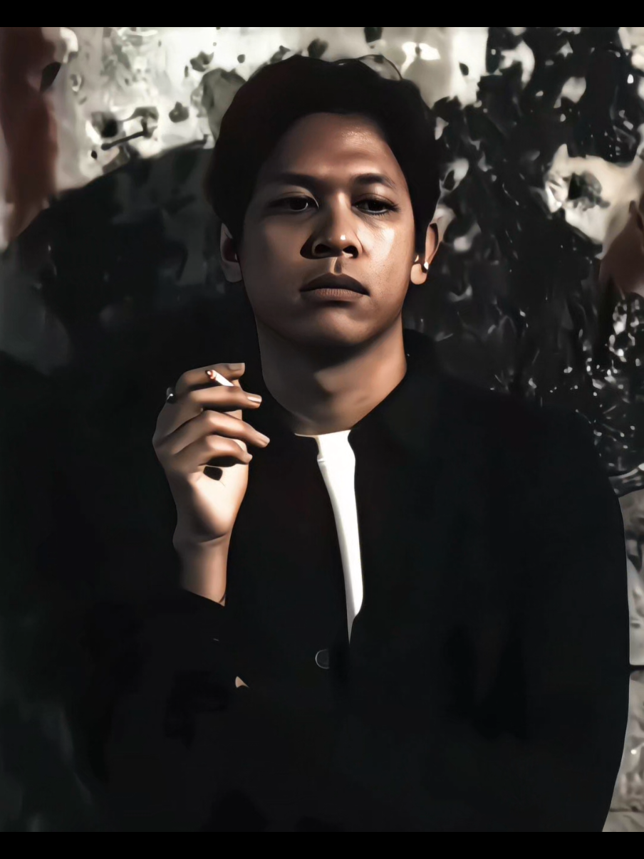 gosong . . cr: YT(Hindia) ib: /ciggaretesafter_s . . tag: #baskaraputra #baskara #hindia #teamhindia #bayangan #edit #alightmotion_edit #style #viral #xybca #fyp #foryoupage 