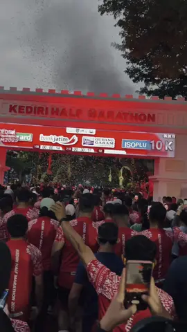 First time ikut KHM mantab lah…😁  #kedirihalfmarathon2025 #Running #run #indorunnergresik #kediri24jam #kedirirunners #berlari #healthylifestyle 
