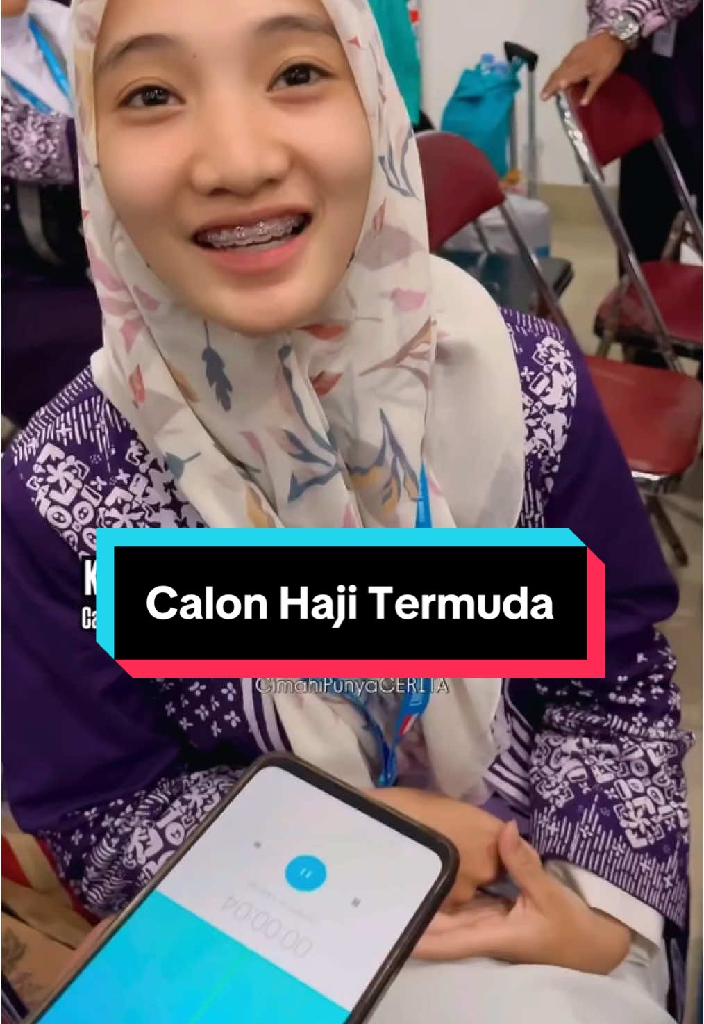 Sebanyak 435 calon jemaah haji 2025 Cimahi masuk dalam Kloter 21 diberangkatkan pada Sabtu (10/5/2025). Diantaranya ada calon jemaah haji termuda yaitu Kalila usia 18 tahun yang menggantikan ibunya meninggal dan Asep Sulaeman usia 22 tahun.  #haji #infohaji #hajitermuda #hajicimahi #cimahi #cimahipunyacerita 