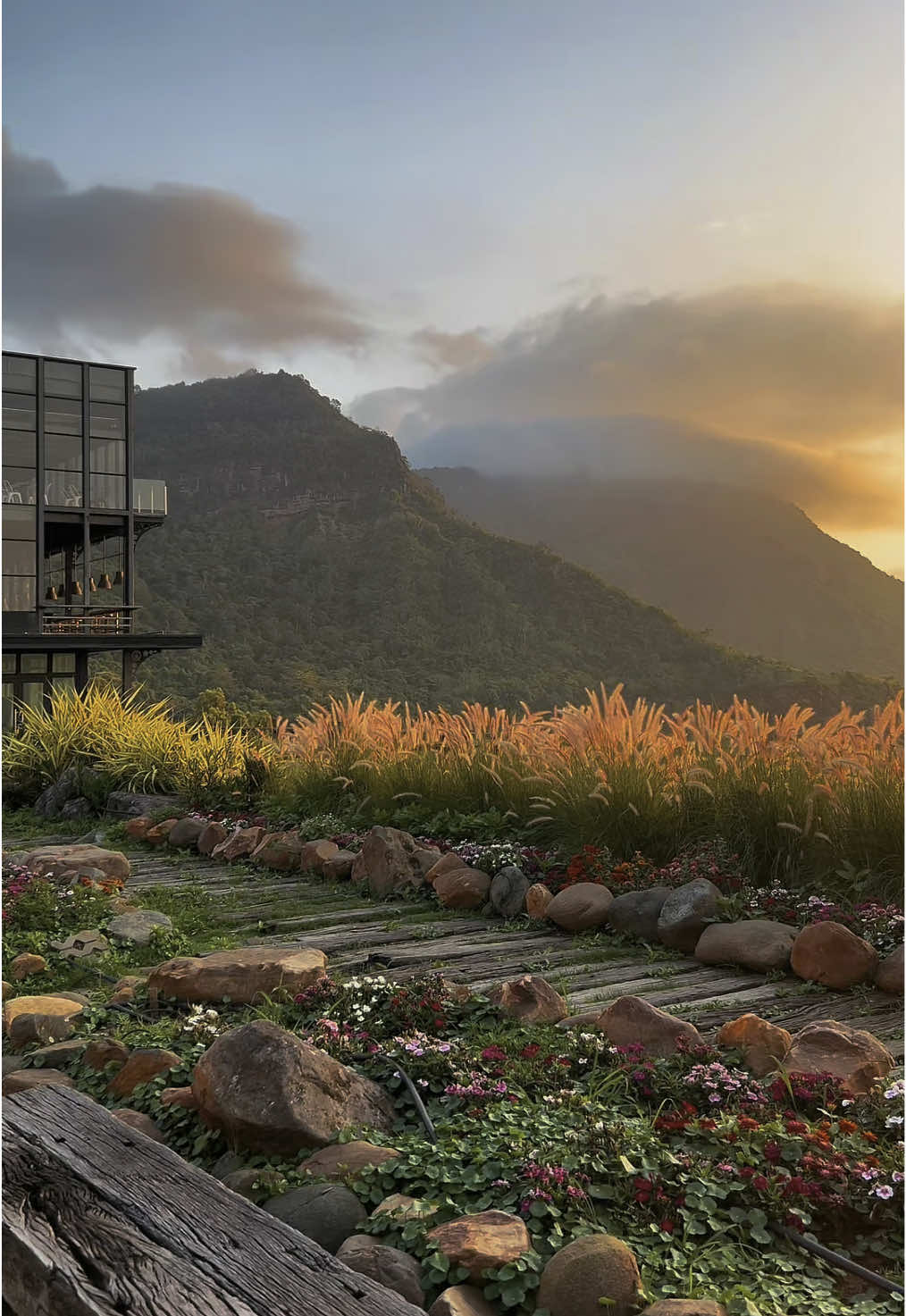 ☁️  บรรยากาศเช้านี้ ที่ Pino Latte Khao Kho  อากาศเย็นสดชื่น ชมวิวเขาและไอหมอก 🥰 ............................................... สอบถามข้อมูลเพิ่มเติมและโปรโมชั่นที่พักได้ที่ ✅ แนะนำจองผ่าน www.pinolatte.com เพื่อป้องกันการแอบอ้าง ☎️ 087-099-4497 , 056-020-257 📲 Line id : @pinolatte หรือ INBOX ได้เลยจ้า    #ต้อนรับทะเลหมอก #thepinokhaokho #pinolatte #khaokho #phetchabun #HotelKhaokho #VillaKhaokho #ระวังเพจปลอม #ที่พักเขาค้อ #รีสอร์ตเขาค้อ #โรงแรมเขาค้อ #คาเฟ่เขาค้อ 