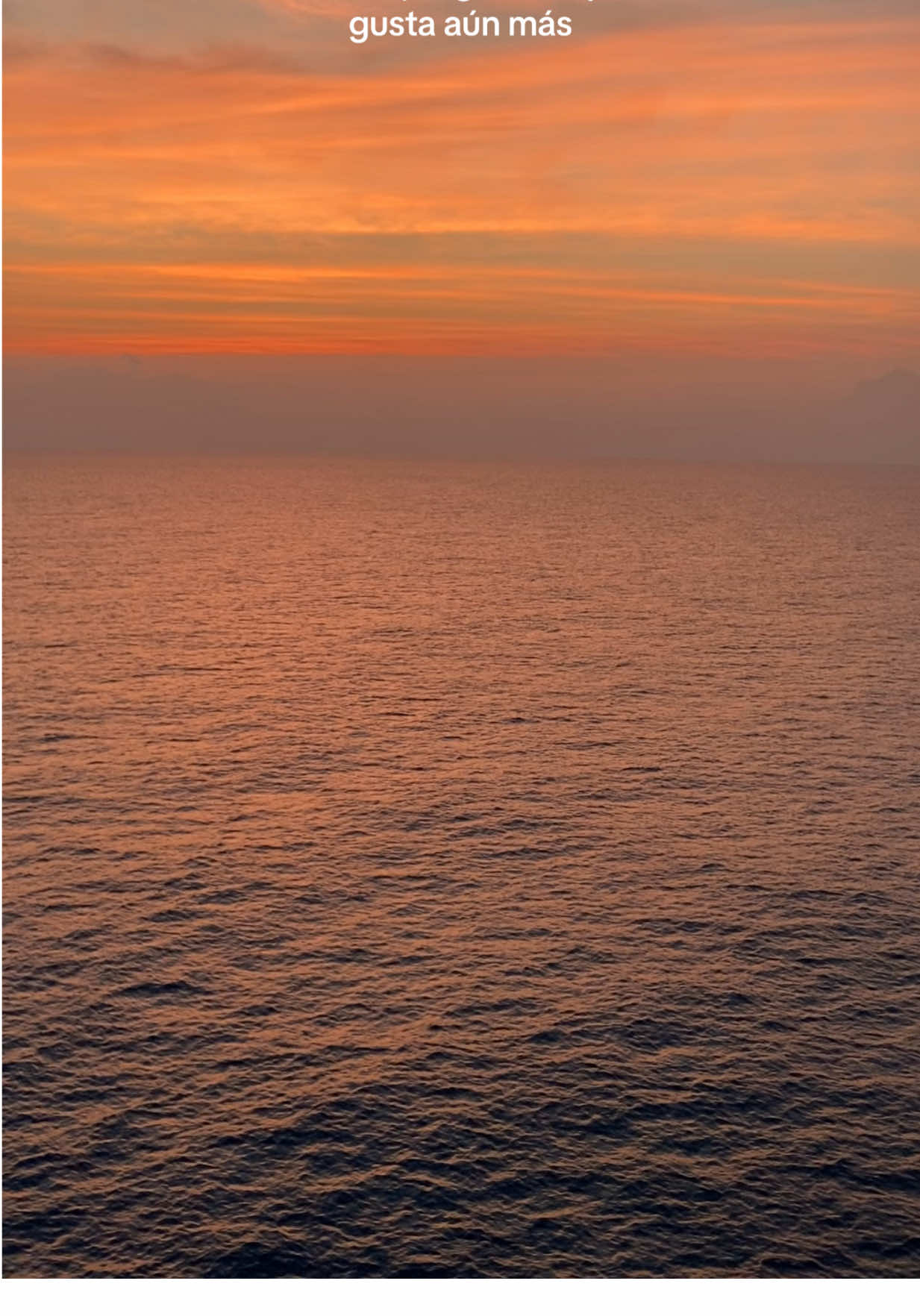 voy a volverte a besar como aquella vez que el sol se escondió #sunset #playa #beach #mar #sol #atardecer 
