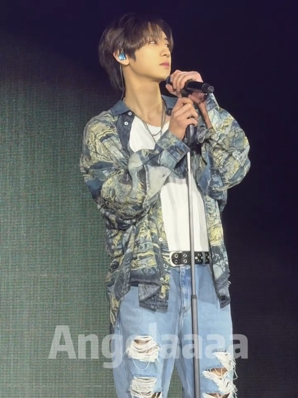 Chanyeol sang Hasta la Vista at SMtown LA❤️ HIS AURA WAS ON FIRE🔥🔥🔥 #chanyeol #찬열 #yeolmae #parkchanyeol 