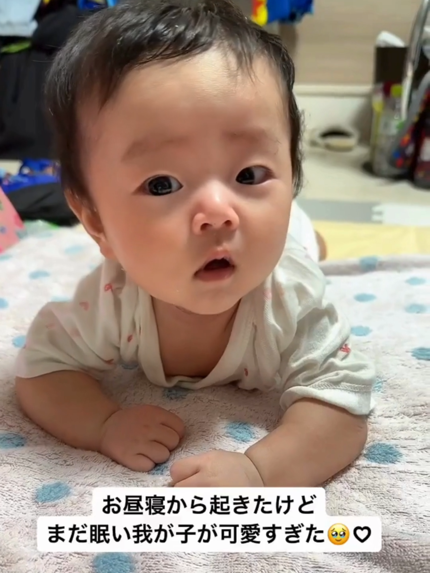 私の月曜の朝もこう😉   #二度寝希望 #赤ちゃんの寝起き #ママリと笑おう