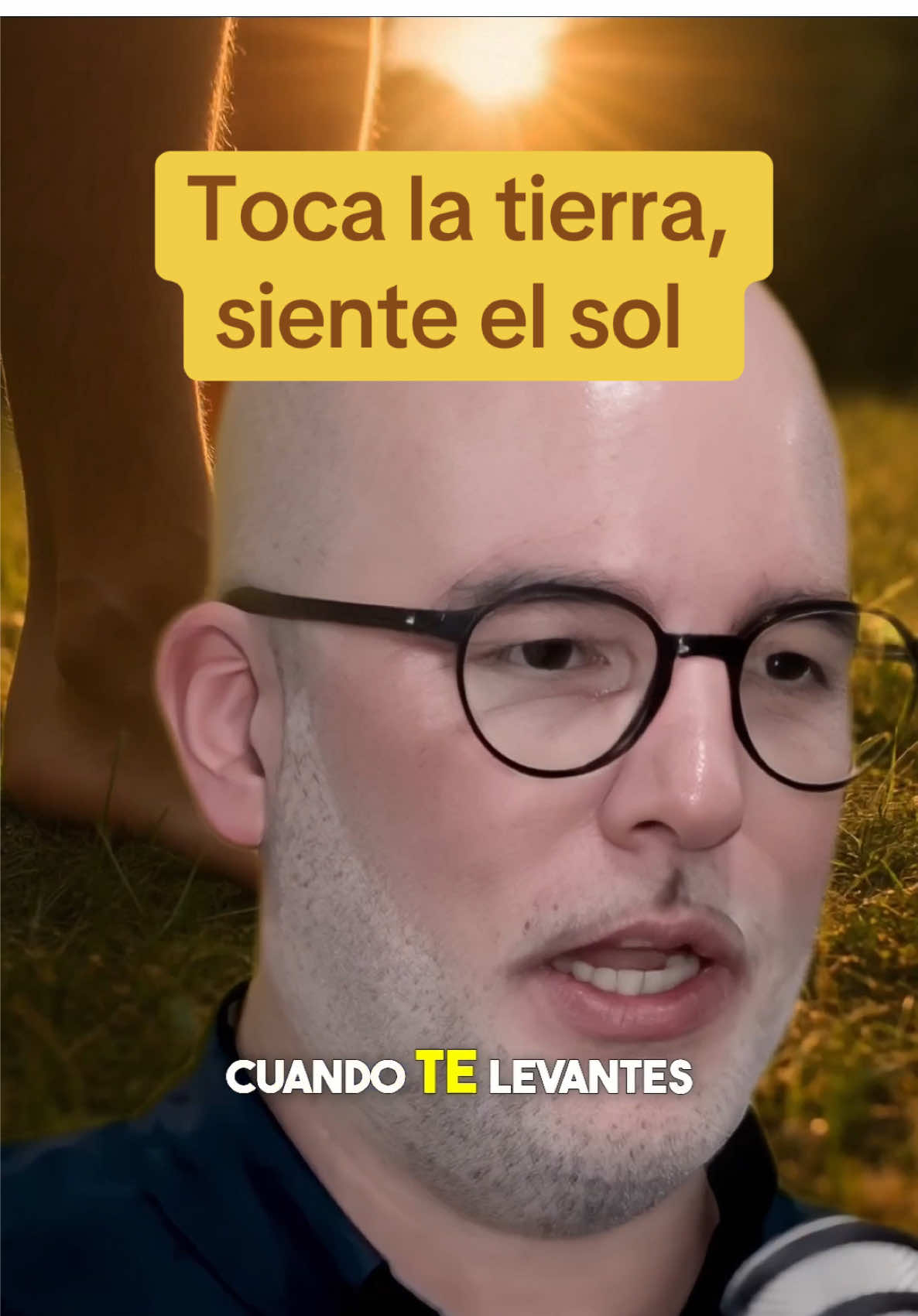 ¿Te sientes cansado y sin energía? Sal, quítate los zapatos y deja que el sol y la tierra hagan su magia. La naturaleza recarga lo que el estrés te quita. #EnergíaNatural #ConexiónATierra #SolEsSalud #Grounding #BienestarHolístico #VitaminDNatural #RecargaTuEnergía #VidaConsciente #SaludNatural #DesintoxicaciónEmocional