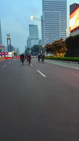 berat bang 😩.                                #sprinter #roadbike #road #RoadToTikTokAwardsMY #roadbiketiktok #fixedgear #fyp #fixiebike 