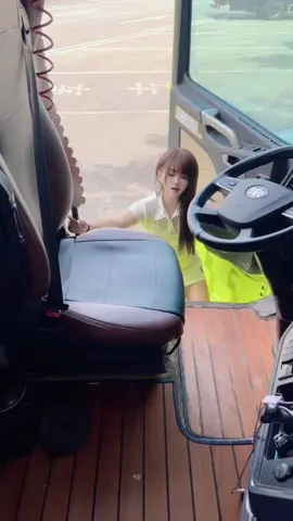 Đi làm thôi #laixeantoan #thinhhanhtiktok #cogailaixetai #nutaixe #laixecontainer #xuhuong