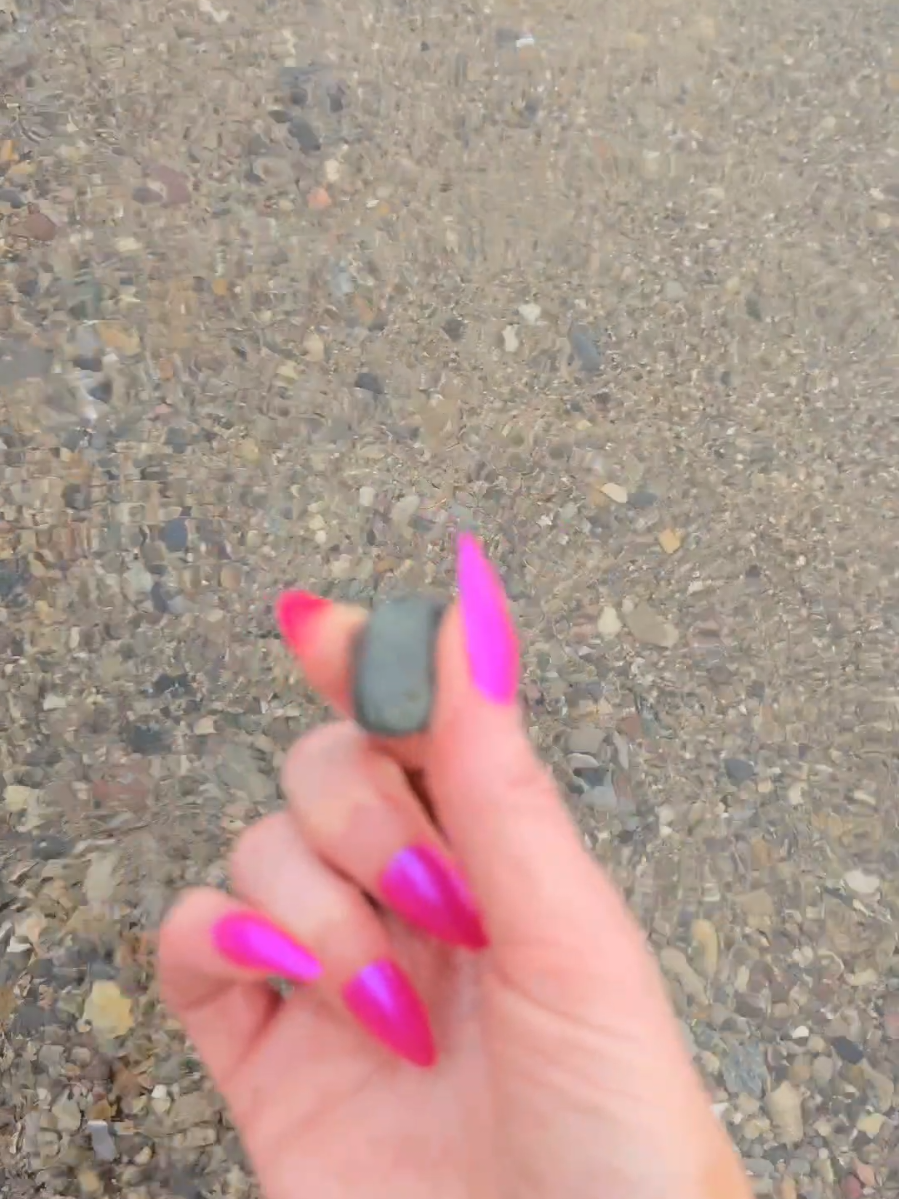 show me your rock collection  #coolrocks #rocks #rock #beach #seashells #comewithme #lookingfor  #CapCut 
